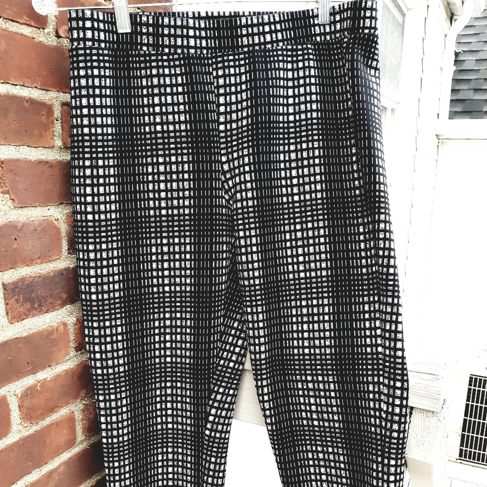 ZAC & RACHEL BLACK/WHITE CAPRIS. ADORABLE. SIZE 12